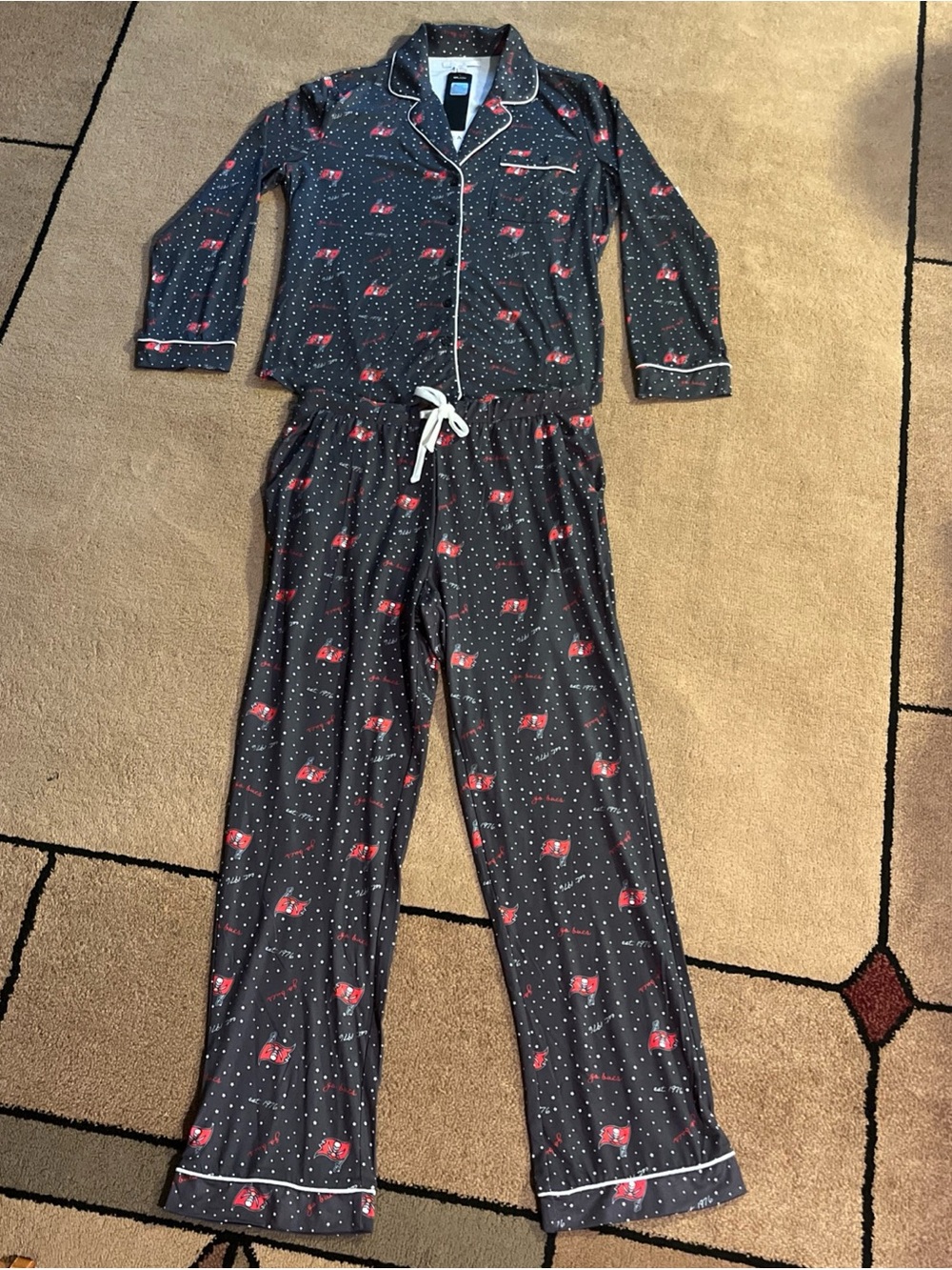 Women’s Tampa Bay Buccaneers Long Pajama Set - Classic Button-Frony